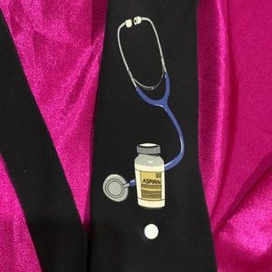 Brilliant dr.s tie, 100% silk. Asprin bottle with a button thats”A”. Lik…
